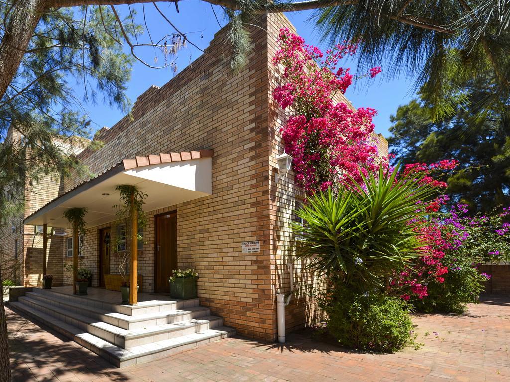 Sundune Guest House Colchester Bagian luar foto
