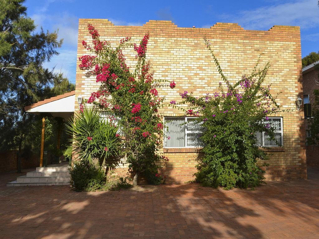Sundune Guest House Colchester Bagian luar foto